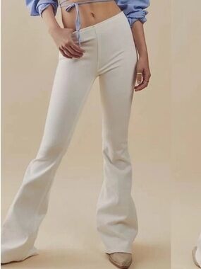 Free people we the free white pull on flare flattering pants jeans size 26